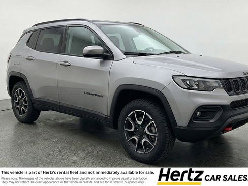 Used 2025 Jeep Compass Trailhawk AWD/4WD image 1