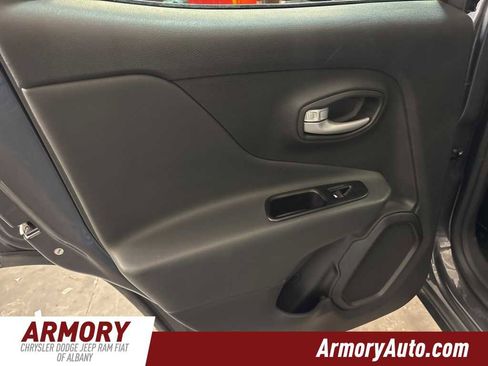 Used 2023 Jeep Renegade Latitude image 23