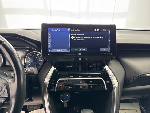 Used 2021 Toyota Venza Limited image 11