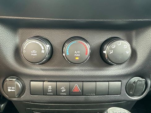 Used 2015 Jeep Wrangler Sport w/ Quick Order Package 24S AWD/4WD image 27