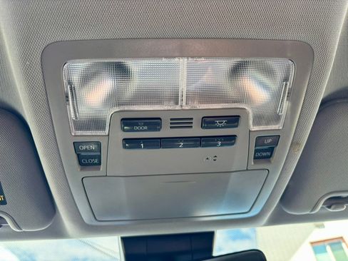 Used 2018 Toyota Highlander XLE image 29