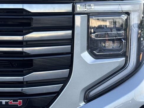 Used 2025 GMC Sierra 1500 AT4 w/ AT4 Preferred Package AWD/4WD image 5