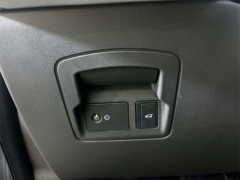 Used 2026 Land Rover Range Rover Velar S image 32