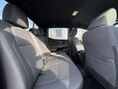 Used 2018 Toyota Tacoma TRD Off-Road image 30