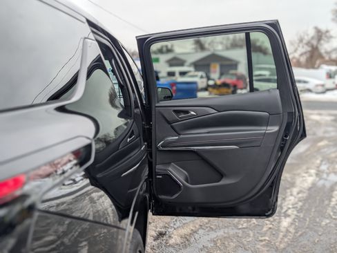 Used 2025 Chevrolet Traverse RS image 45