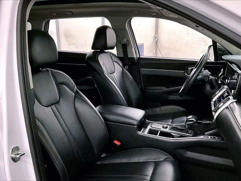 Used 2023 Kia Sorento S w/ Panoramic Sunroof Package image 7