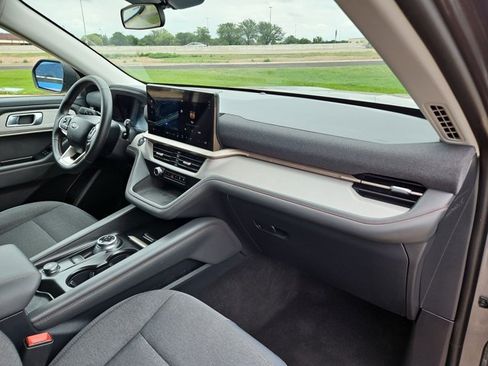 Used 2025 Ford Explorer Active AWD/4WD image 23