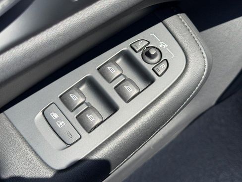 Certified 2025 Volvo S60 B5 Plus AWD/4WD image 17