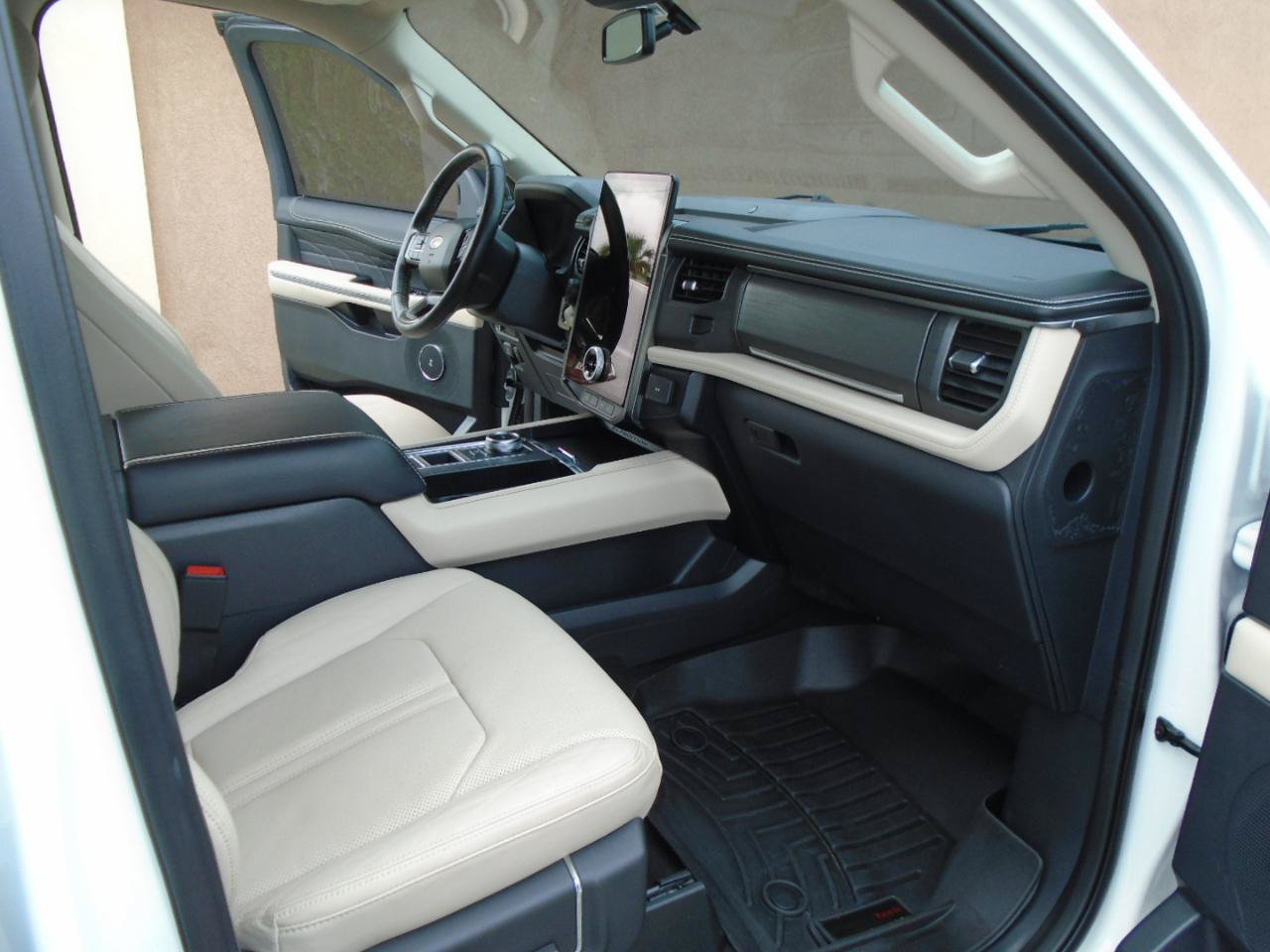 Used 2024 Ford Expedition Platinum RWD image 15