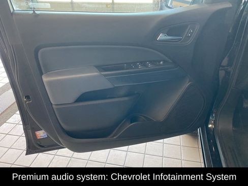 Used 2019 Chevrolet Colorado Z71 AWD/4WD image 9