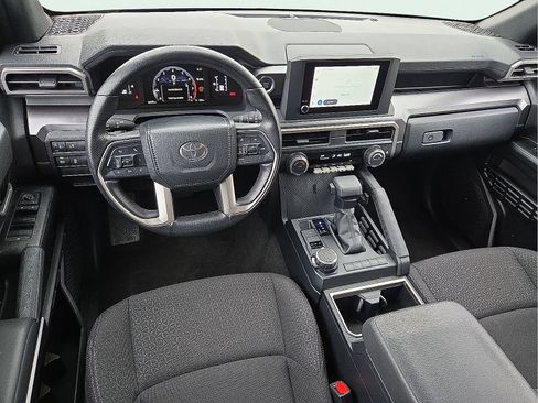 Used 2025 Toyota 4Runner SR5 AWD/4WD image 11
