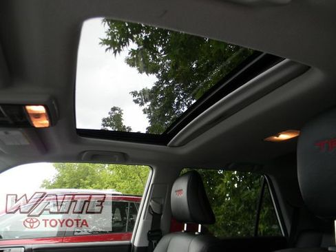 Used 2021 Toyota 4Runner TRD Off-Road Premium w/ Moonroof Package AWD/4WD image 6