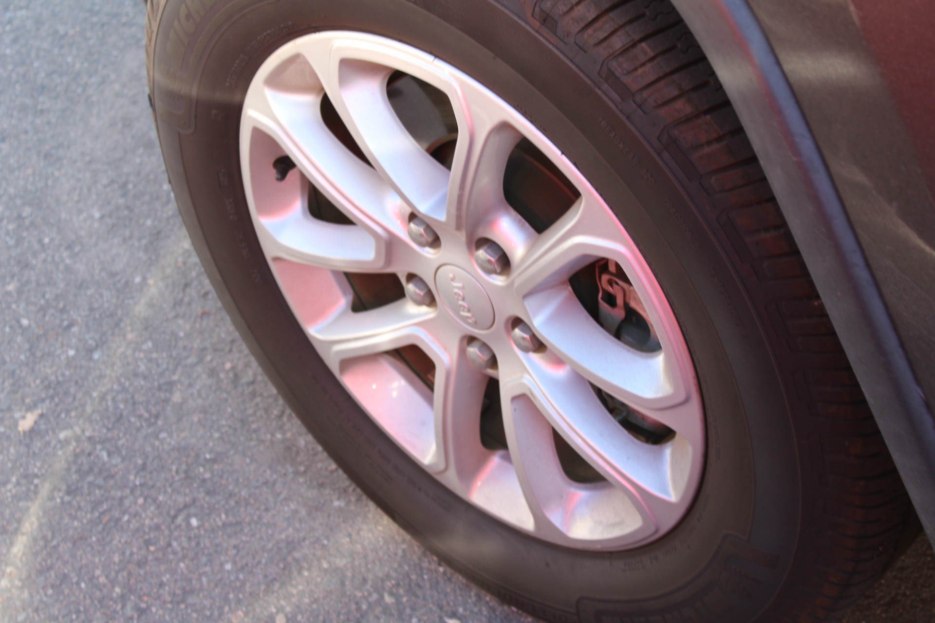 Used 2021 Jeep Grand Cherokee Laredo AWD/4WD image 13