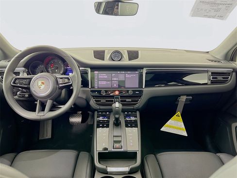 Certified 2025 Porsche Macan Base image 22