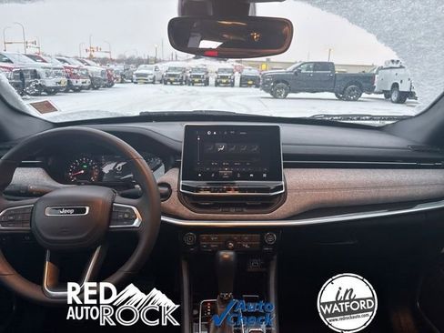 Used 2024 Jeep Compass Latitude image 9