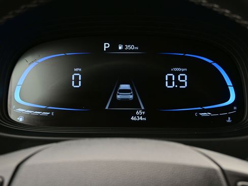 Certified 2025 Hyundai Venue SEL image 24