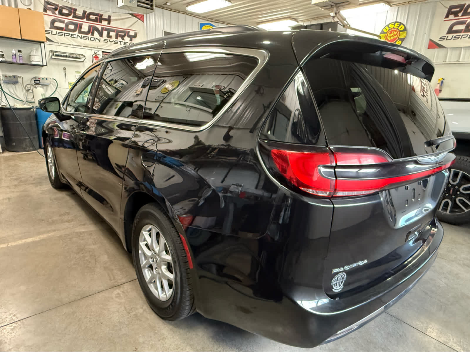 Used 2022 Chrysler Pacifica Touring-L FWD image 8
