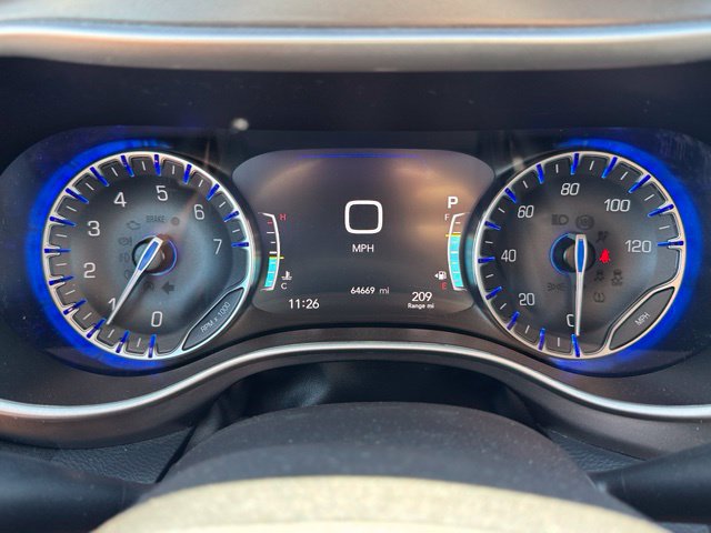 Used 2024 Chrysler Pacifica Touring-L FWD image 14