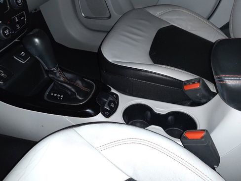 Used 2018 Jeep Compass Limited w/ Navigation Group image 26