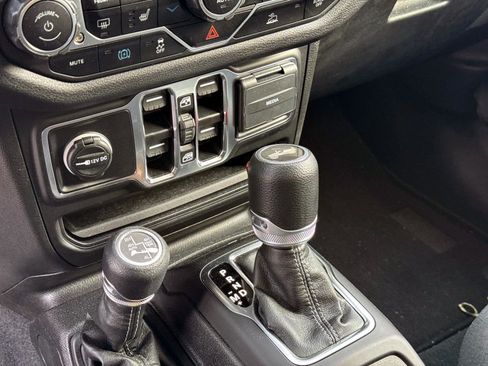 Used 2024 Jeep Wrangler Unlimited w/ Convenience Group image 13