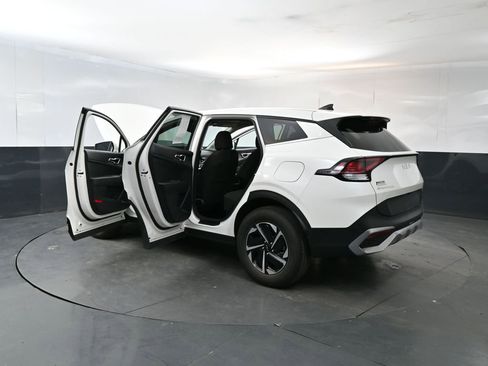 Used 2023 Kia Sportage LX AWD/4WD image 28