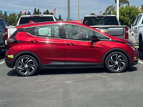 Used 2023 Chevrolet Bolt LT w/ Infotainment Package FWD image 4