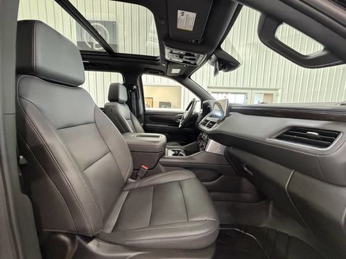Used 2024 Chevrolet Suburban LT w/ Luxury Package AWD/4WD image 34