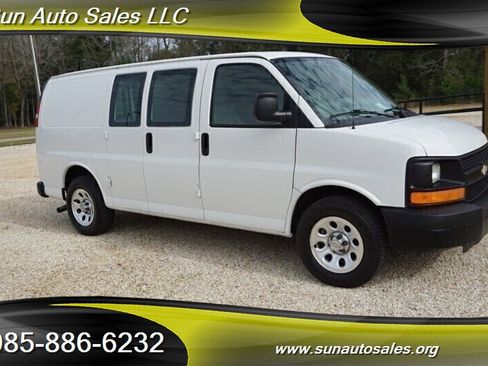Used 2010 Chevrolet Express 1500 image 16