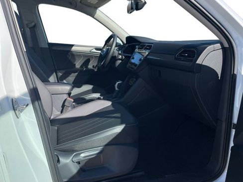New 2024 Volkswagen Tiguan SE image 15