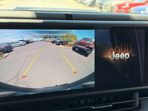 Used 2024 Jeep Wrangler Unlimited Sahara AWD/4WD image 22