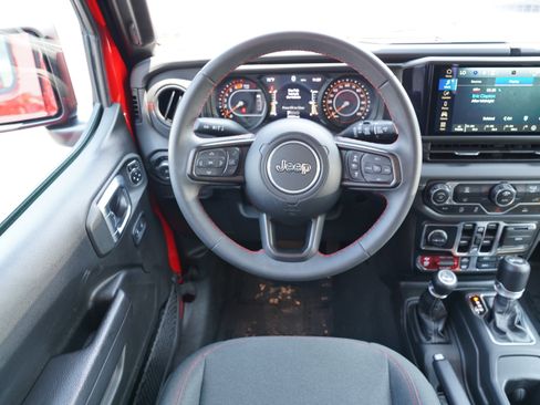 Used 2024 Jeep Wrangler Unlimited Rubicon AWD/4WD image 11