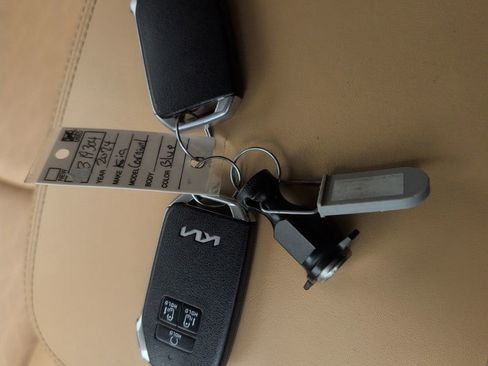 Used 2024 Kia Carnival EX FWD image 40