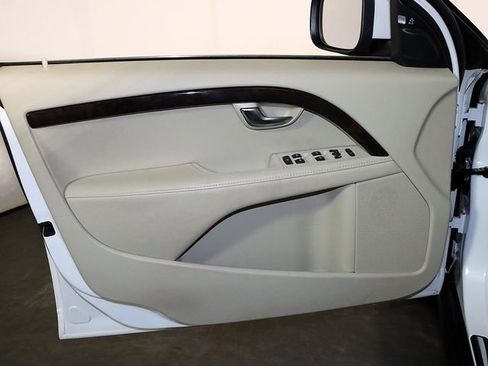 Used 2015 Volvo XC70 T6 w/ Proximity Package image 24