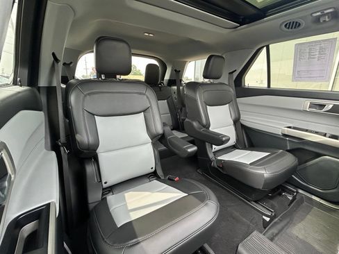Used 2023 Ford Explorer XLT w/ Equipment Group 202A AWD/4WD image 26