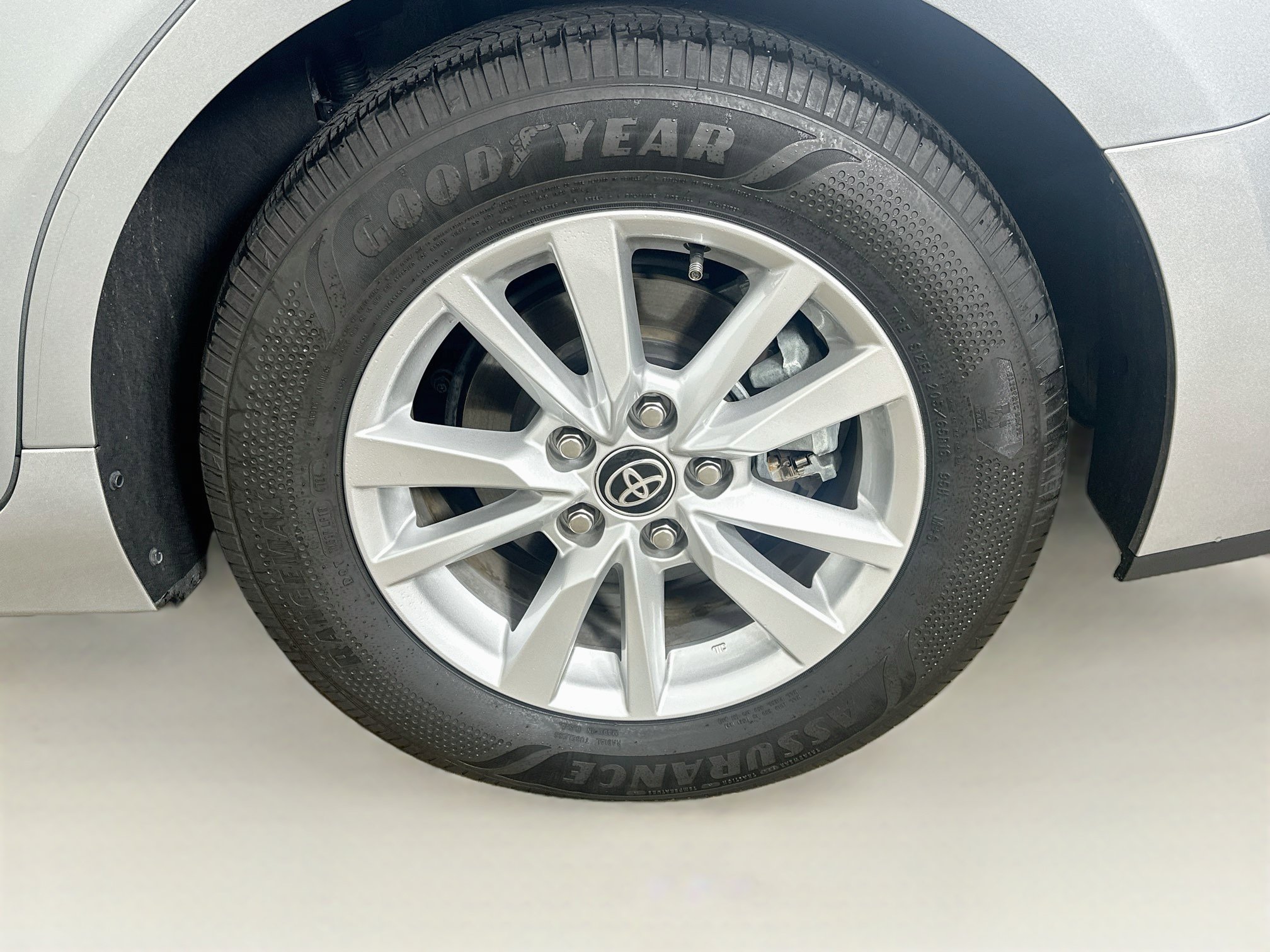 Used 2025 Toyota Camry LE FWD image 11