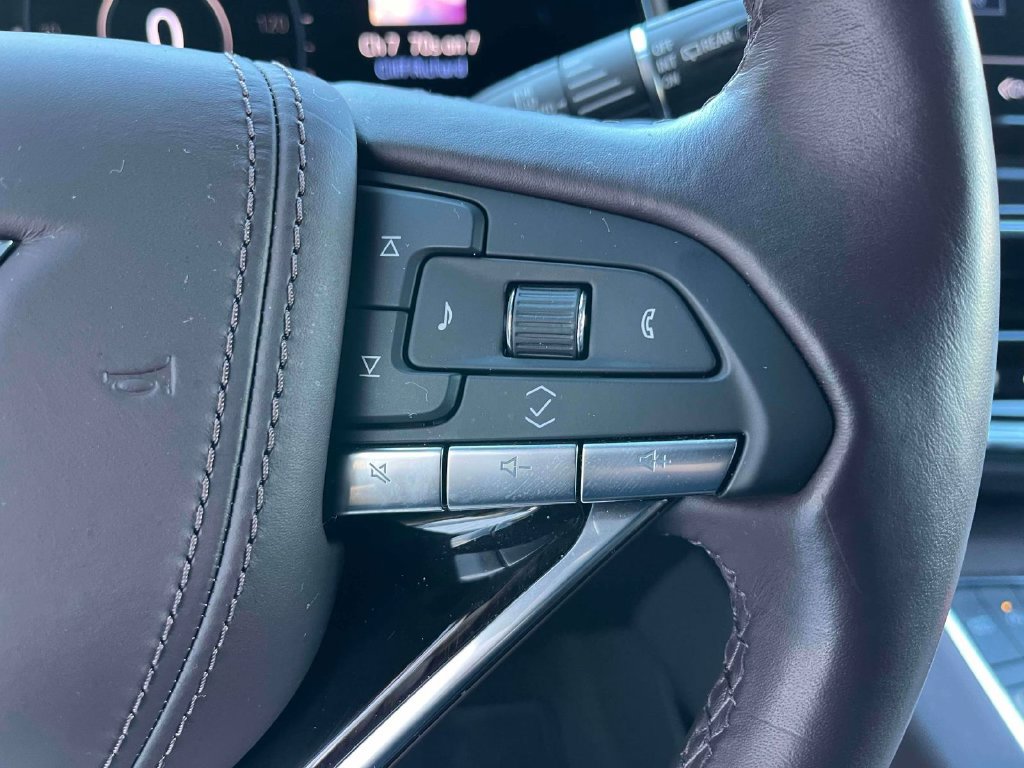 Certified 2021 Cadillac Escalade Premium Luxury Platinum AWD/4WD image 33