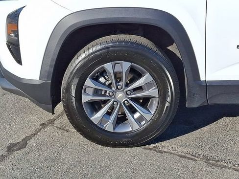 Used 2025 Chevrolet Equinox LT FWD image 26