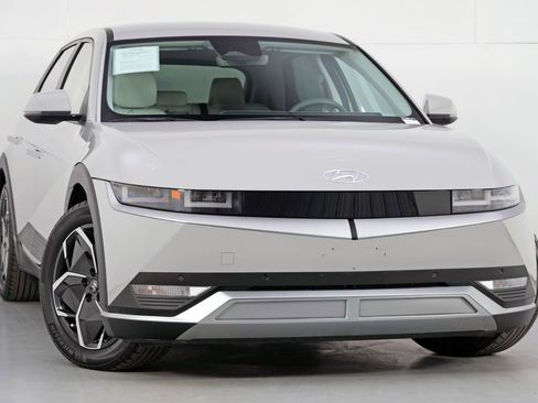 Used 2023 Hyundai Ioniq 5 SEL image 2