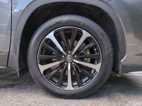 Used 2022 Toyota Highlander XSE AWD/4WD image 11