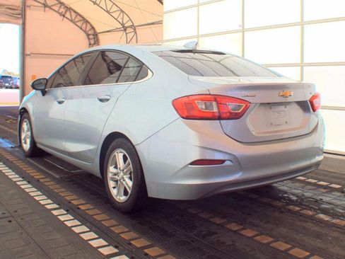 Used 2017 Chevrolet Cruze LT w/ Convenience Package image 5
