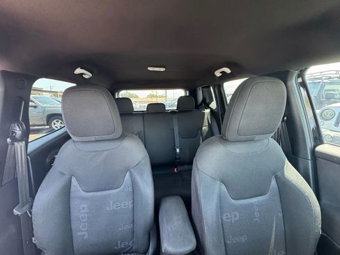 Used 2017 Jeep Renegade Sport w/ Power & Air Group image 14