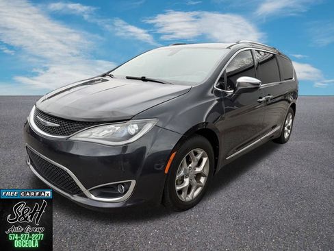 Used 2019 Chrysler Pacifica Limited image 3
