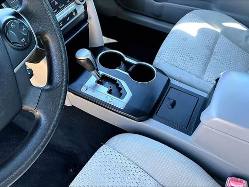 Used 2014 Toyota Camry LE image 17