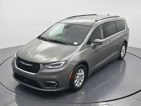 Used 2022 Chrysler Pacifica Touring-L FWD image 28