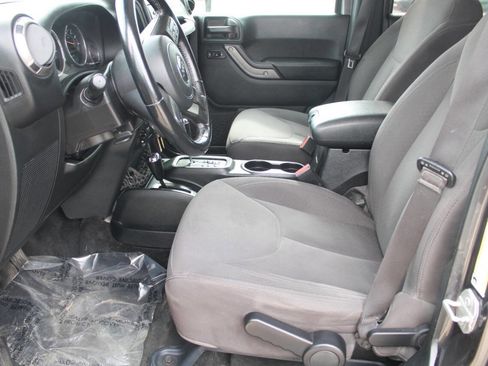 Used 2018 Jeep Wrangler Unlimited Sport S AWD/4WD image 12