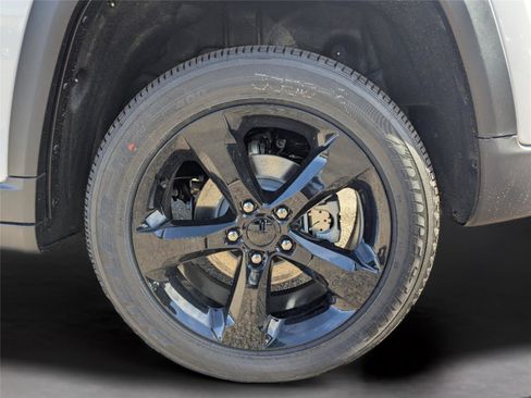 New 2025 Jeep Grand Cherokee Altitude image 17