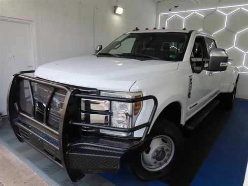 Used 2019 Ford F350 Lariat w/ Lariat Ultimate Package image 4