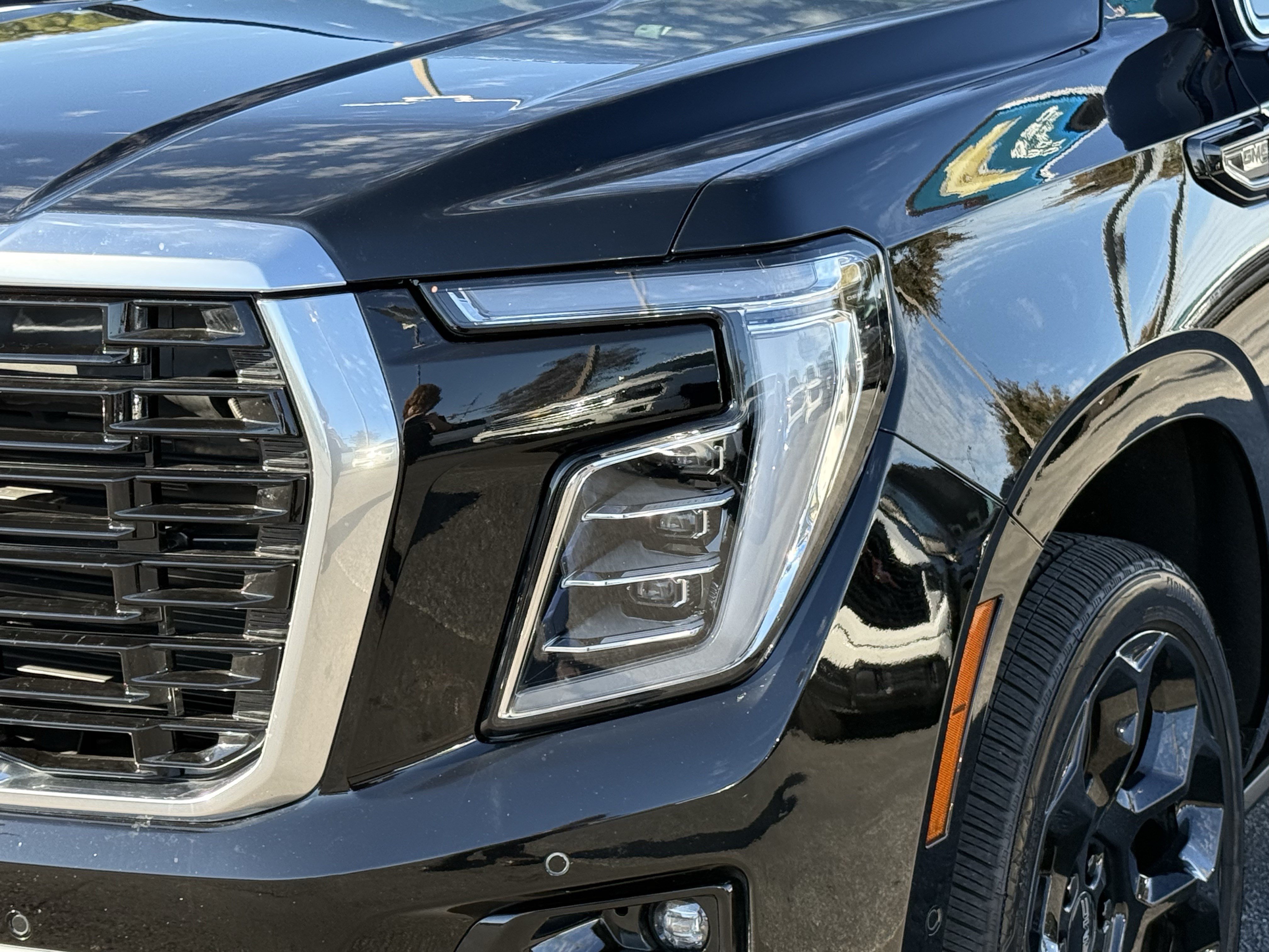 Used 2026 GMC Yukon Denali w/ Denali Reserve Package AWD/4WD image 6