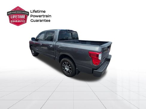 Used 2021 Nissan Titan SV w/ SV Convenience Package RWD image 3
