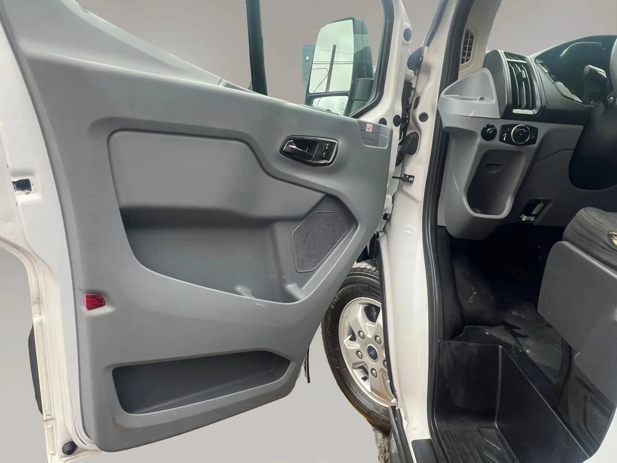 Used 2019 Ford Transit 350 XLT RWD image 13